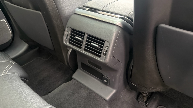 Land Rover Range Rover Velar 2.0 P300 R-Dynamic SE 5dr Auto Petrol Estate